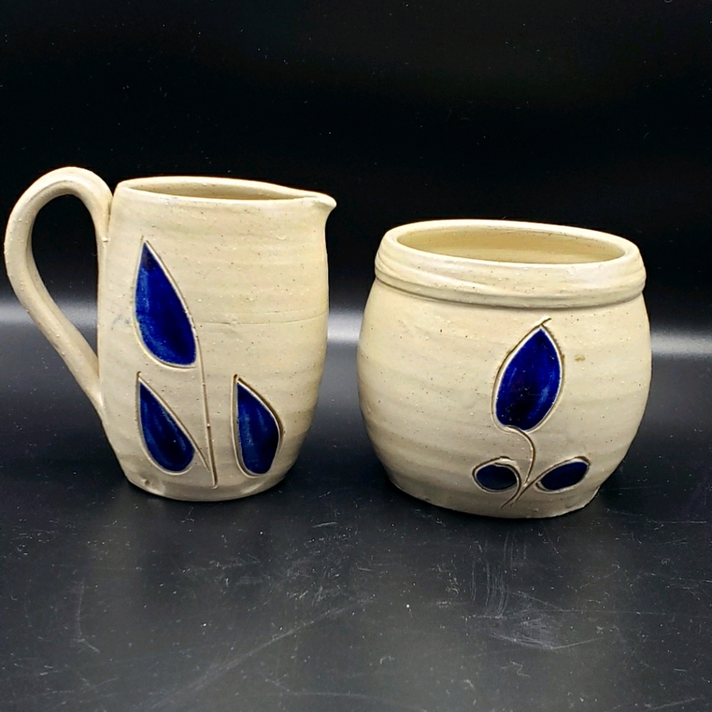 Williamsburg pottery creamer and sugar set